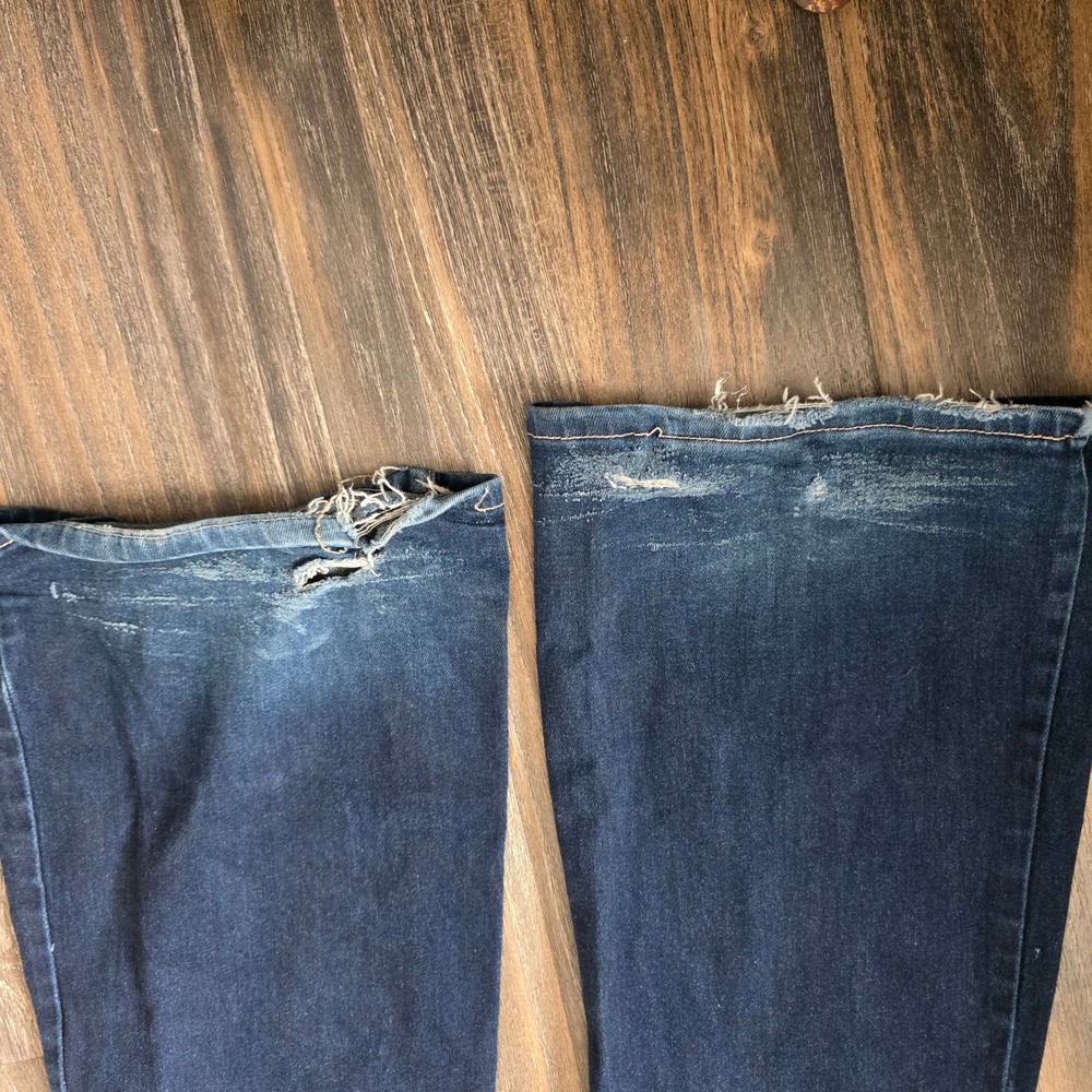 Cello Womens Dark Wash Flare Jeans Distressed Hem Size 5 - Picture 9 of 9